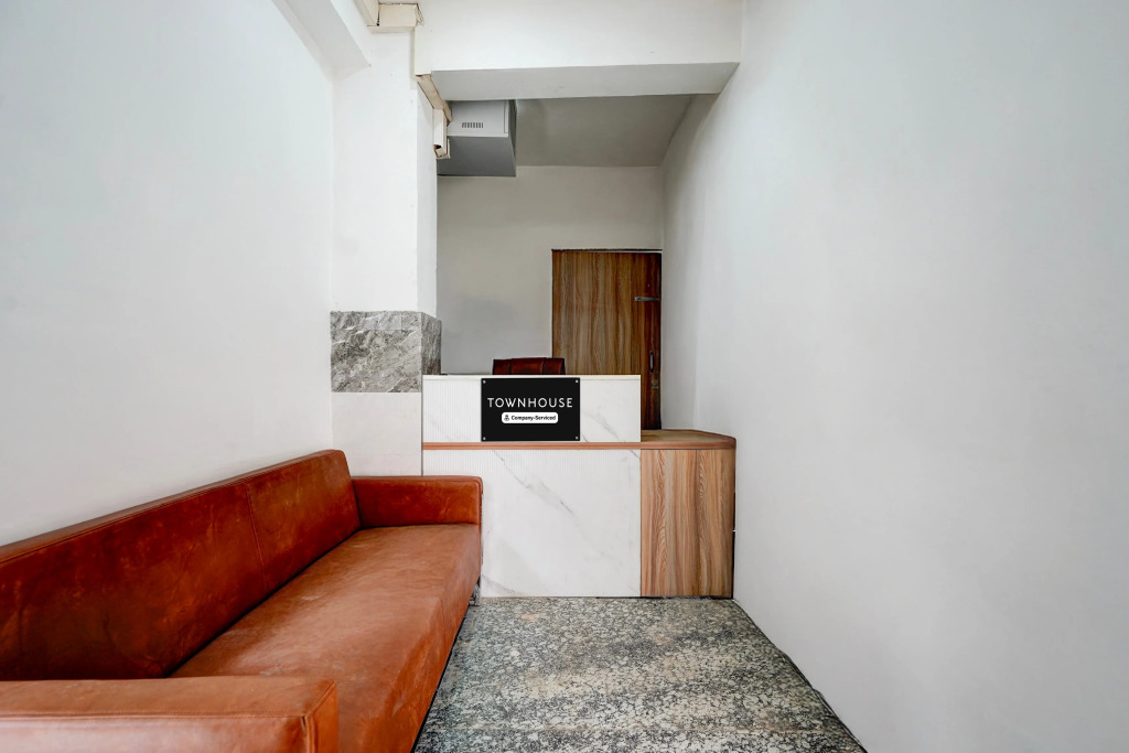 Super Townhouse Sector 18 Udhyog Vihar