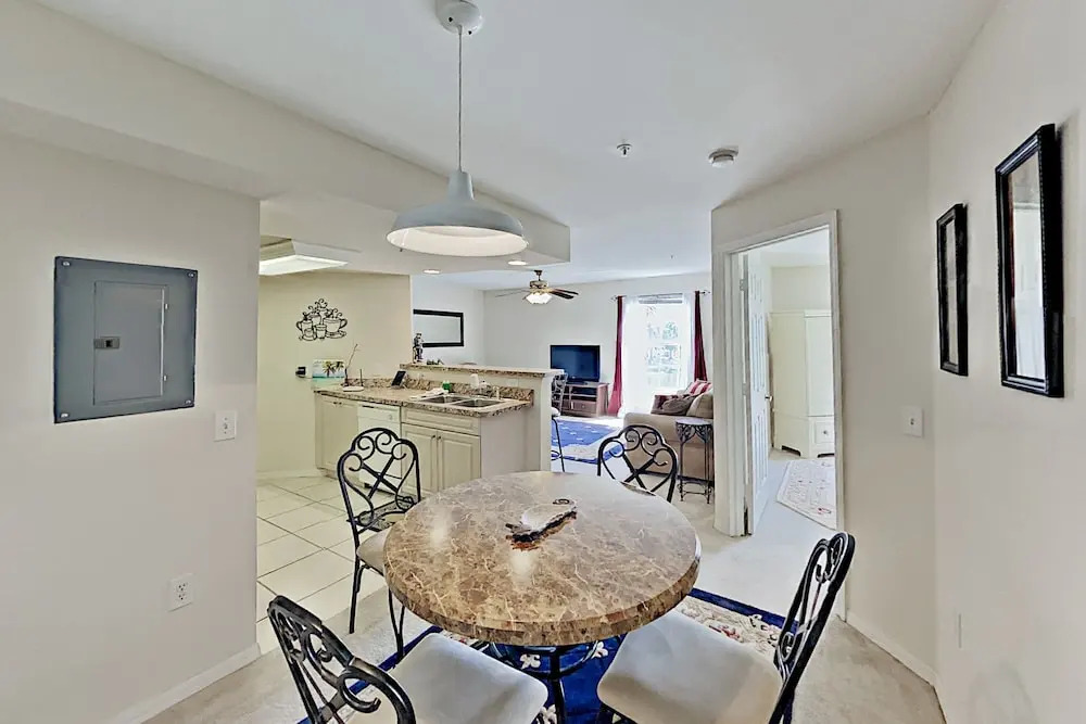 17754mil 2 Bedroom Condo