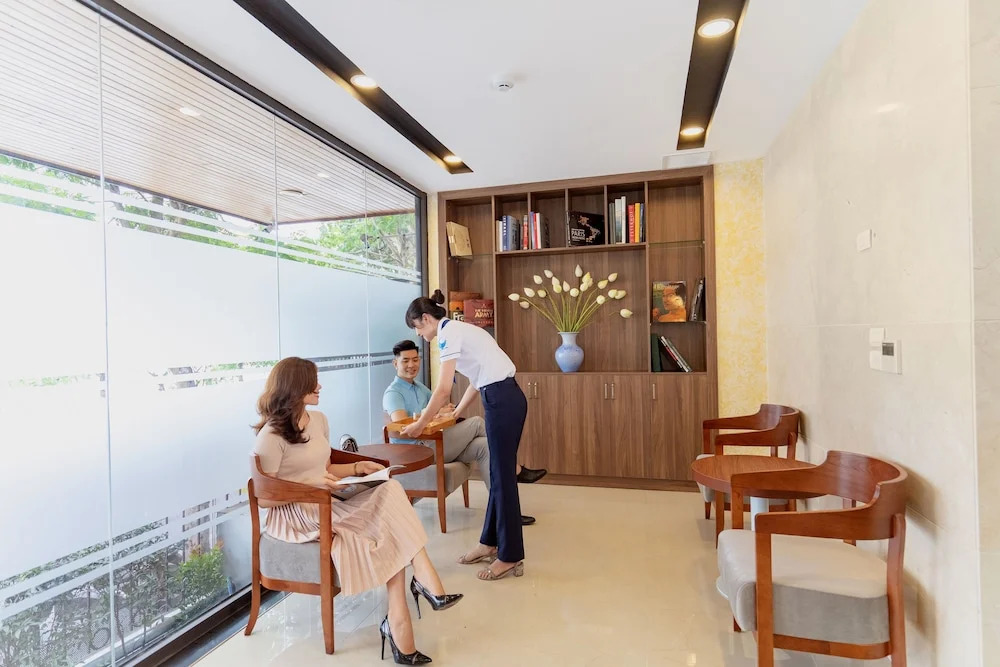 22Land Moon West Lake