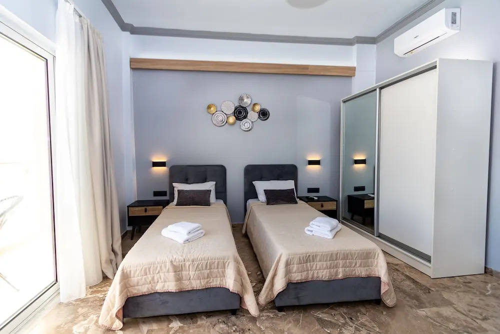 Queen Mary Beachfront Studios