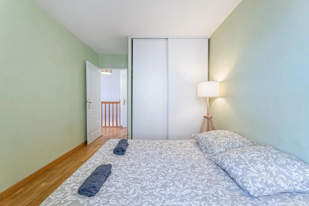 La Joliette; Duplex 2 chambres, PARKING INCLUS+ Terrasse+ ascenseur