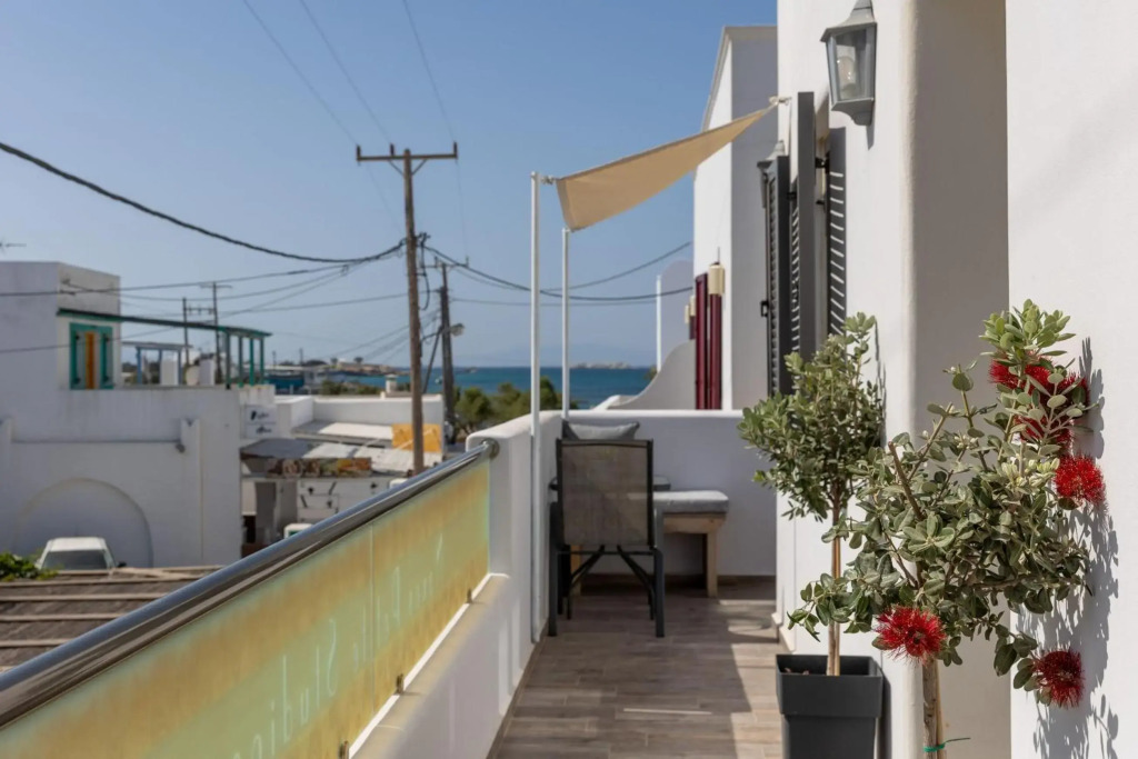 Naxos Petite Studios