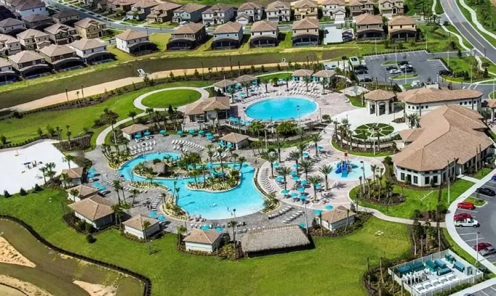 1561 PD - 4BR Poolside Paradise: Epic Getaway