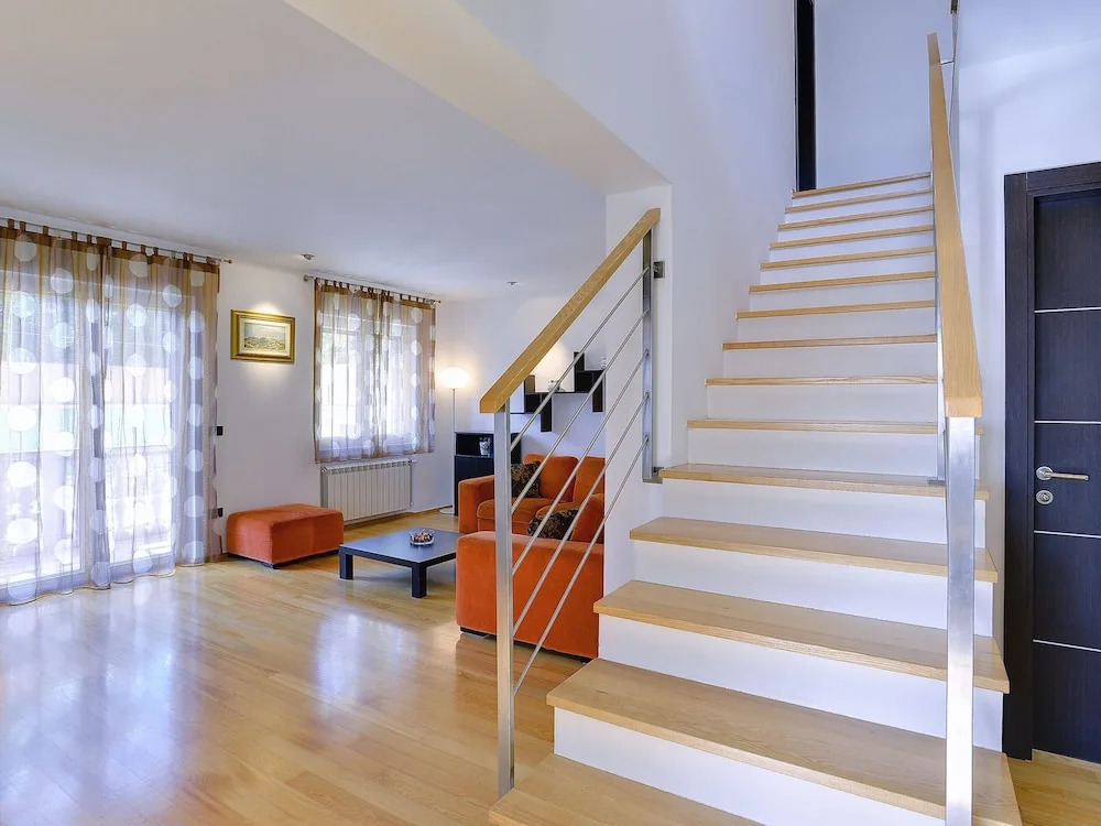 Modern Holiday Home With Swimming Pool, Terrace With Bbq, Near the Center of Pula