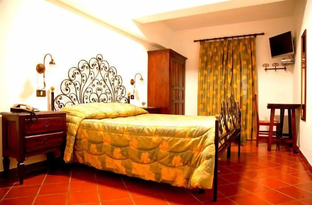 Hotel Bucaneve