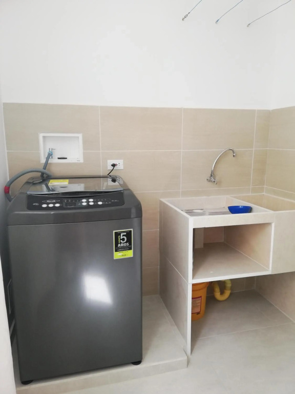 Hermoso apartamento nuevo con estacionamiento gratuito