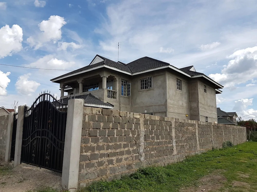 Maggys Airport Guest House - Hostel