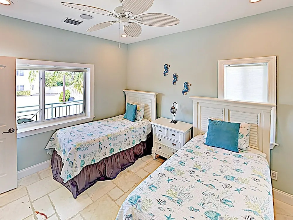 Modern Coco Plum W/ Pool, Hot Tub & Dock! 4 Bedroom Home