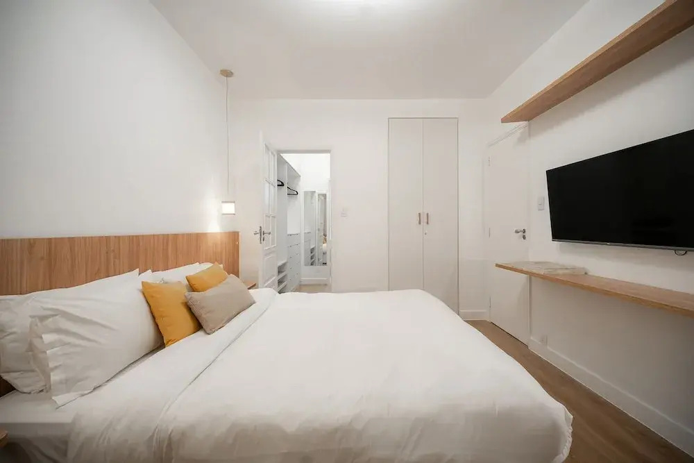 Leblon | No coração do Leblon, 2 quartos a 300m da praia - por Casapē Rio