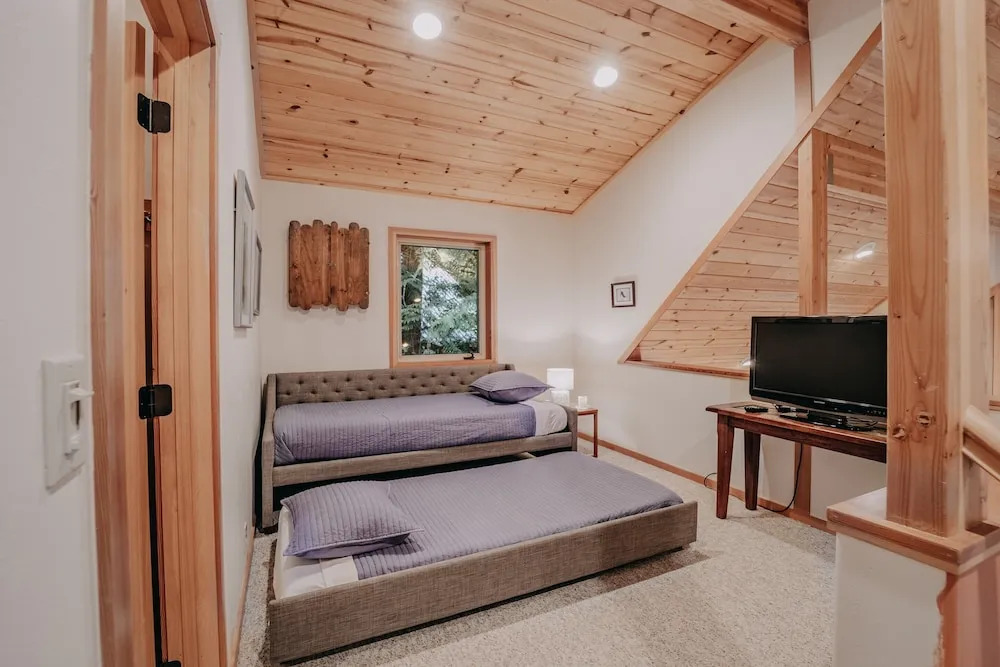 75sl - 2-bdrm - Loft - Sleeps 6 - Wifi - Pets Ok