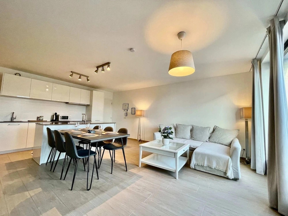Sparkling City Suite Near Diamonds