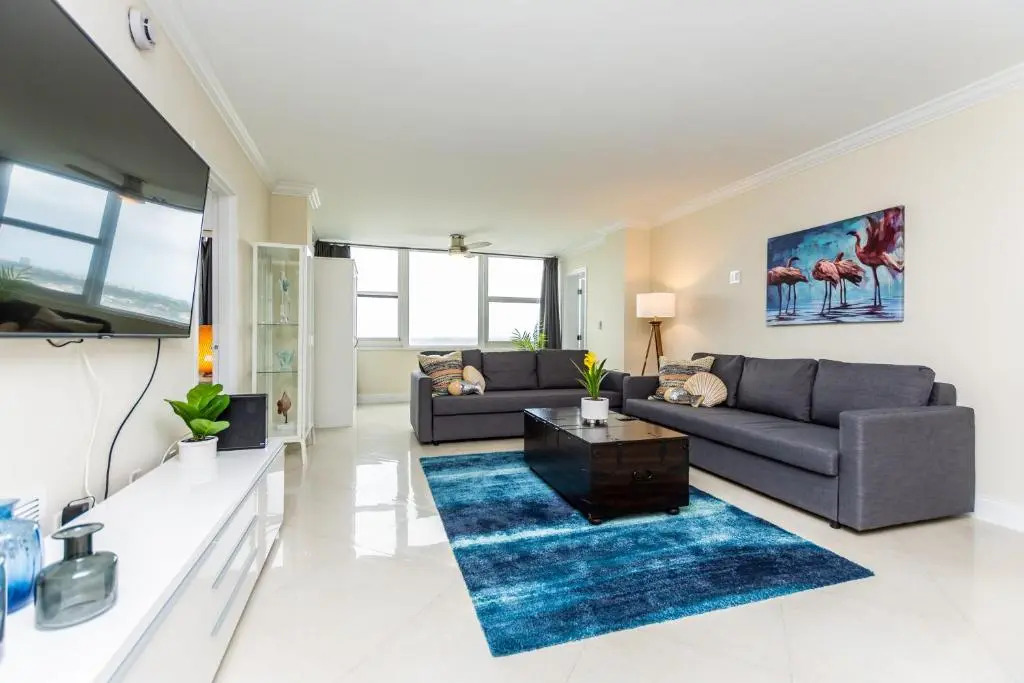 Ocean Beach Condo 3BR On the Sand 811