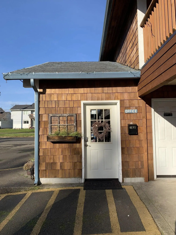 South Jetty Inn
