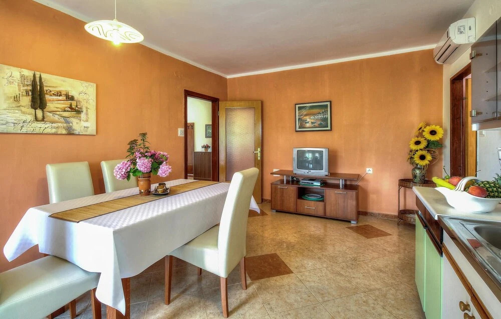 Stunning Home in Porec With Wifi and 2 Bedrooms