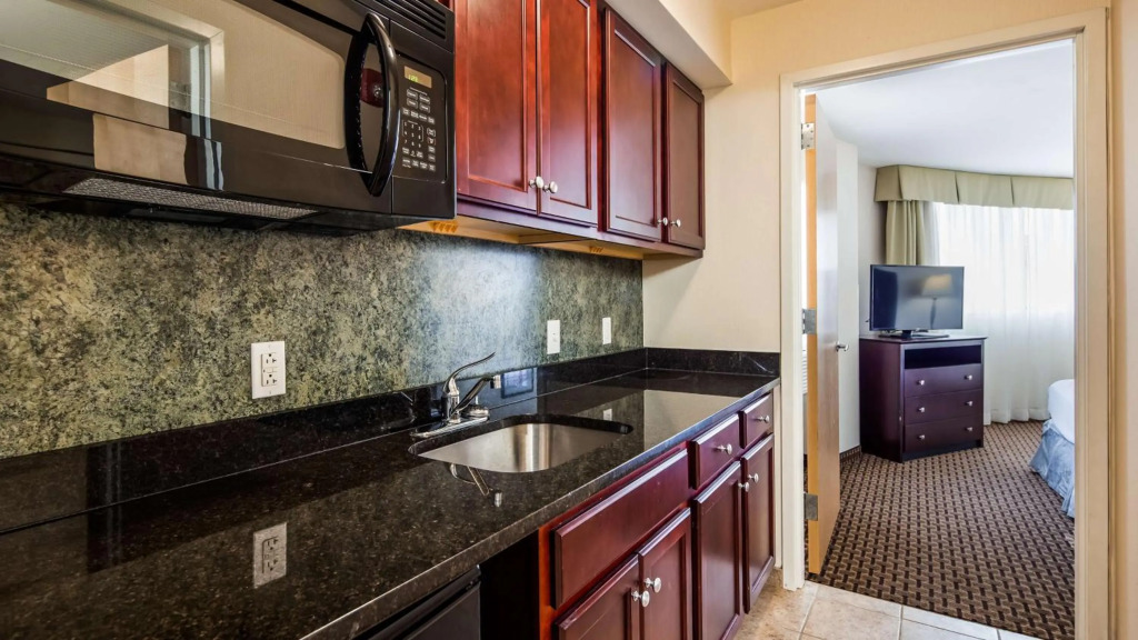 Best Western Plus Philadelphia Airport South - at Widener University
