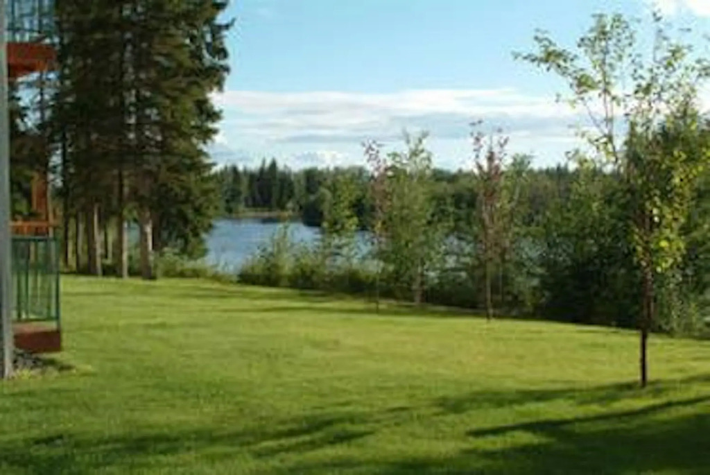 Pikes Waterfront Lodge