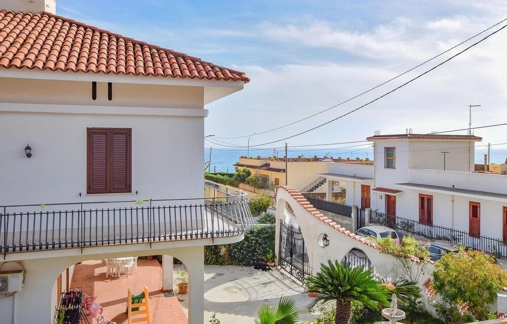 Beautiful Home in Avola With Wifi and 2 Bedrooms