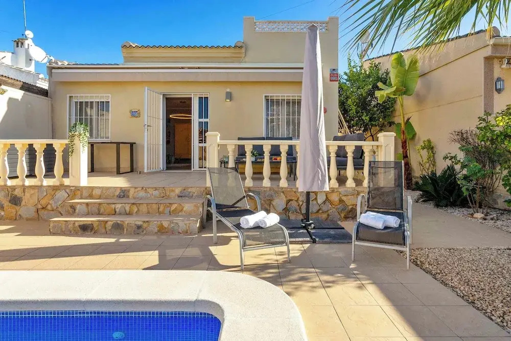 House with private pool