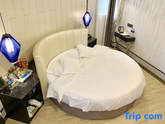 Qingmu Hotel (Zhenjiang Danyang Houxiang Central Street)