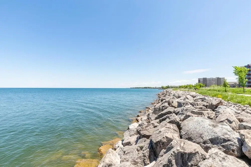 4BR 3BA Townhouse on Lake Ontario Free Parking Gym 4