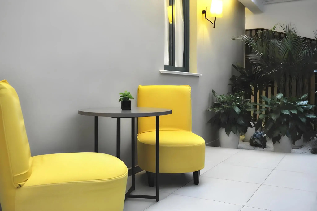 Home Inn Plus Shanghai Huaihai Road Sinan Road