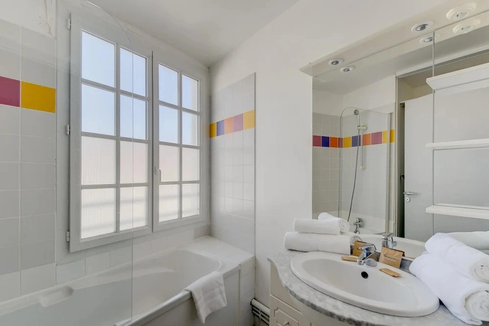 Seafront Studio Stay in Loire