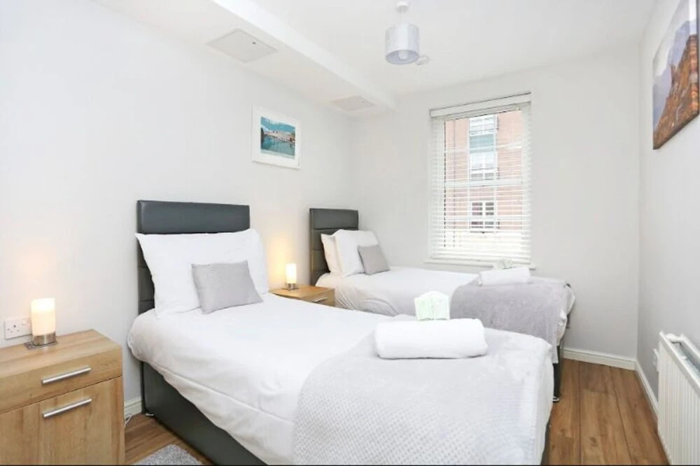 Sophisticated Apt in Trendy Leith Port District