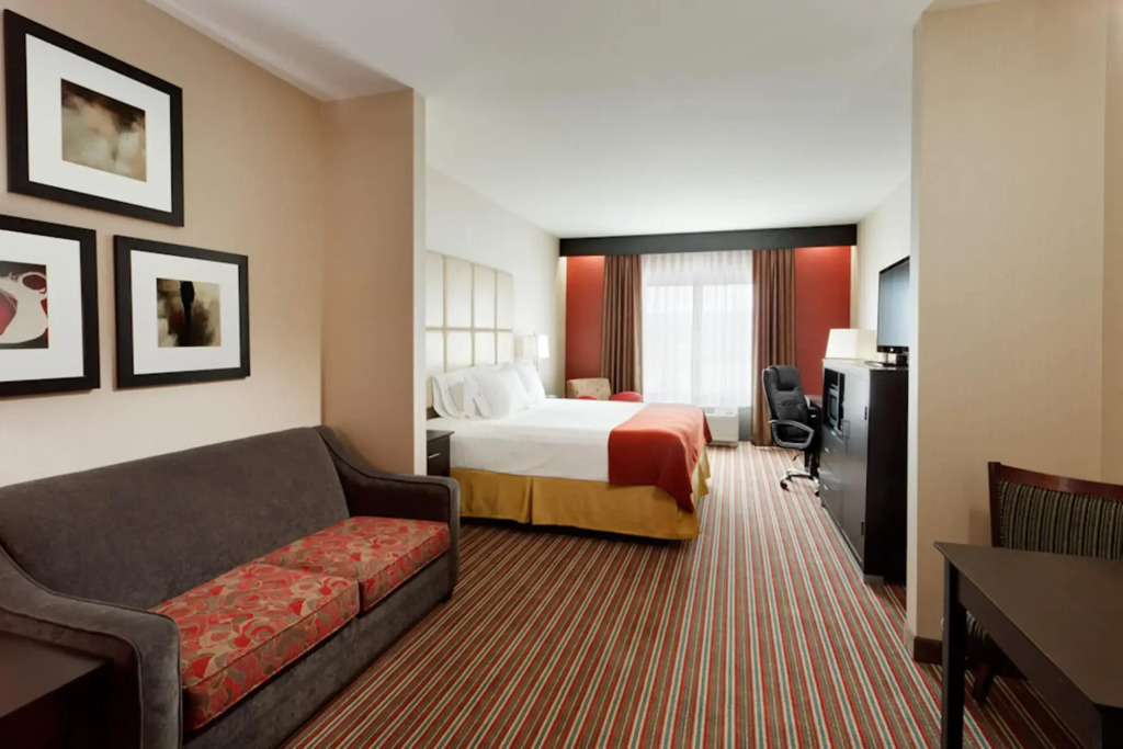 Holiday Inn Express & Suites Northeast by IHG