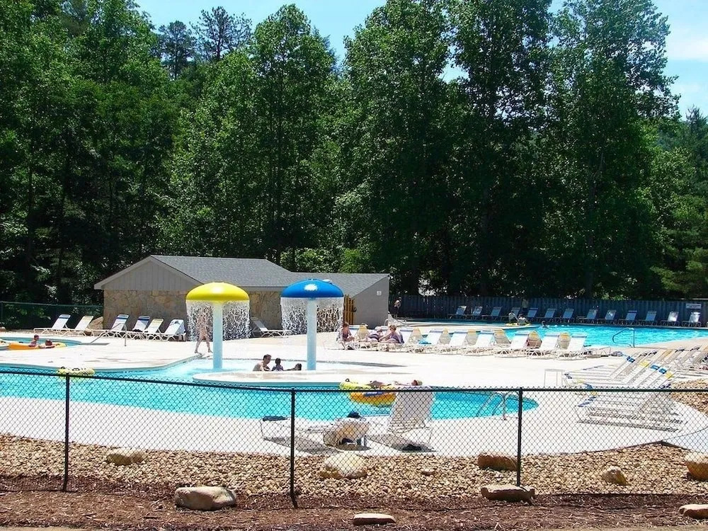 Cove Pointe At Rumbling Bald W/ Private Dock 4 Bedroom Home
