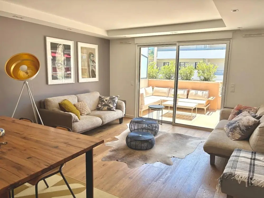 3 Bed Penthouse With Terrace Close to Beach- 2200