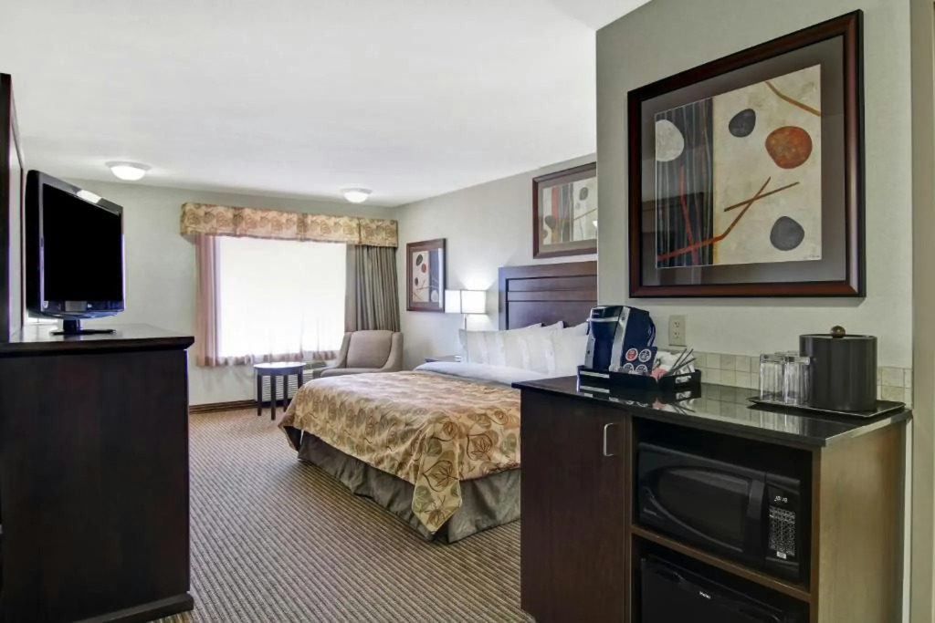 Coast Weyburn Hotel