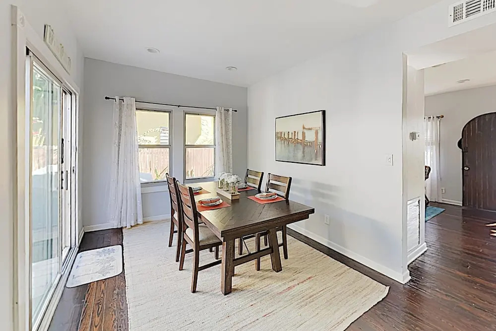 Upscale Coastal - Pool, Patio, Walk To Dining 3 Bedroom Home