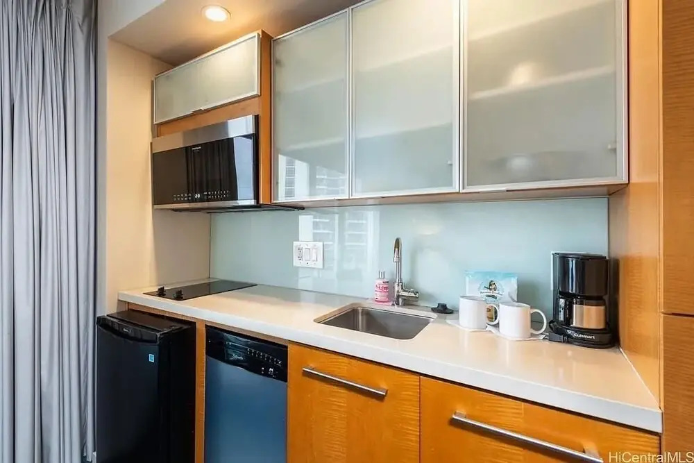 Stunning Ala Moana 1BR W Balcony & Mountain/city Views