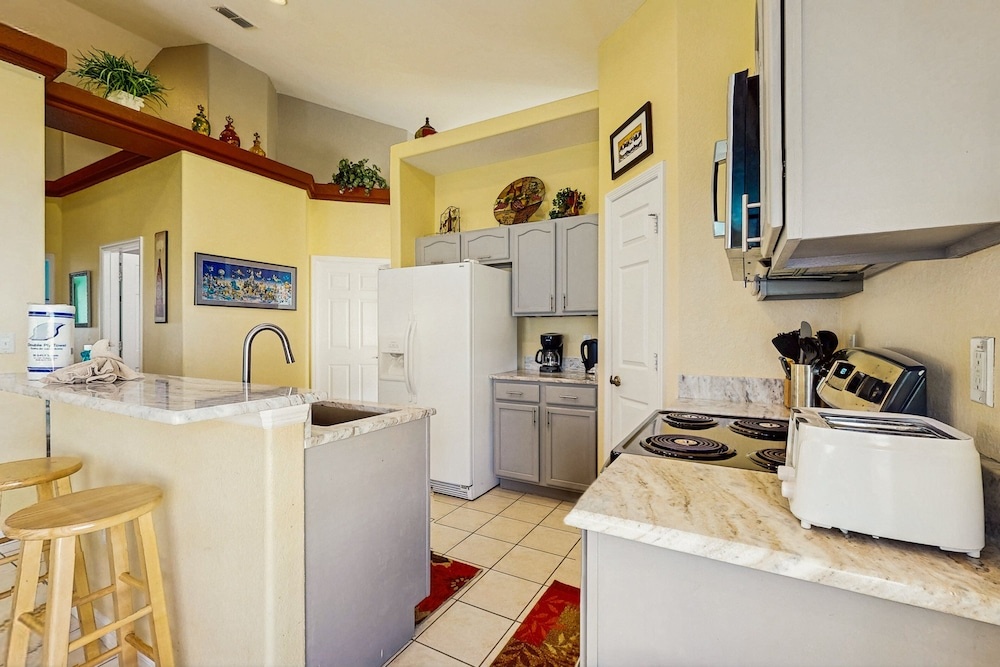 Home in Gated Community W/private Heated Pool, air Hockey, Tennis, Clubhouse