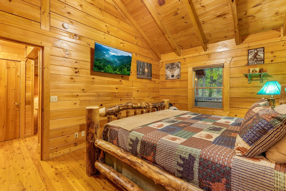 Finding Bigfoot 2 Bedroom Cabin