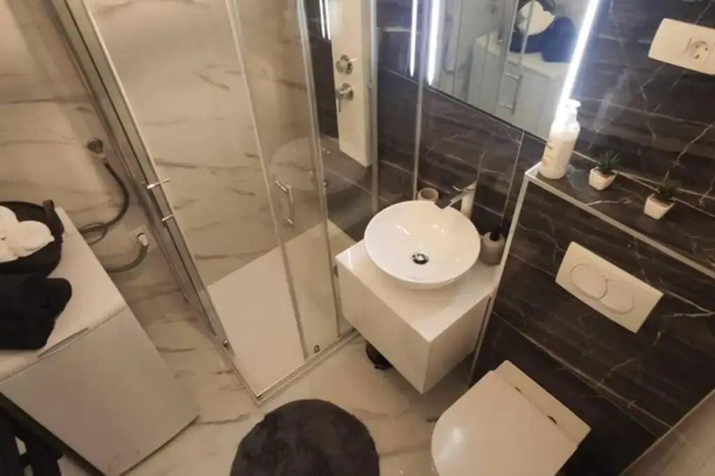 NEW! Top apartment, Split view from above