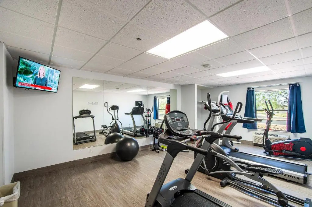 Sierra Vista studio apartment with full kitchen and King Bed