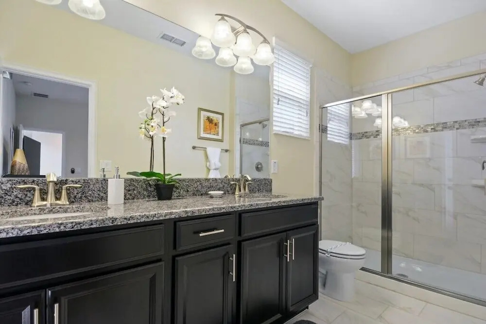 Amazing 5 Bedroom Home With Private Pool Home