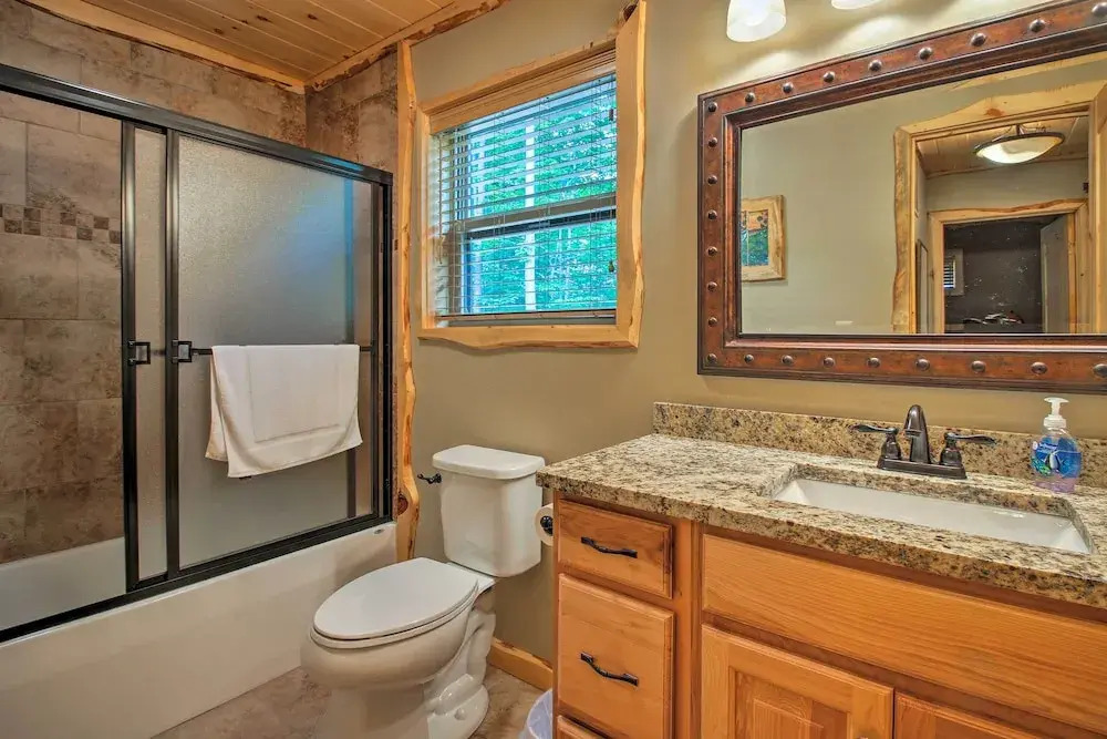 Timber Home: Walk to Slopes & N Conway Shops!