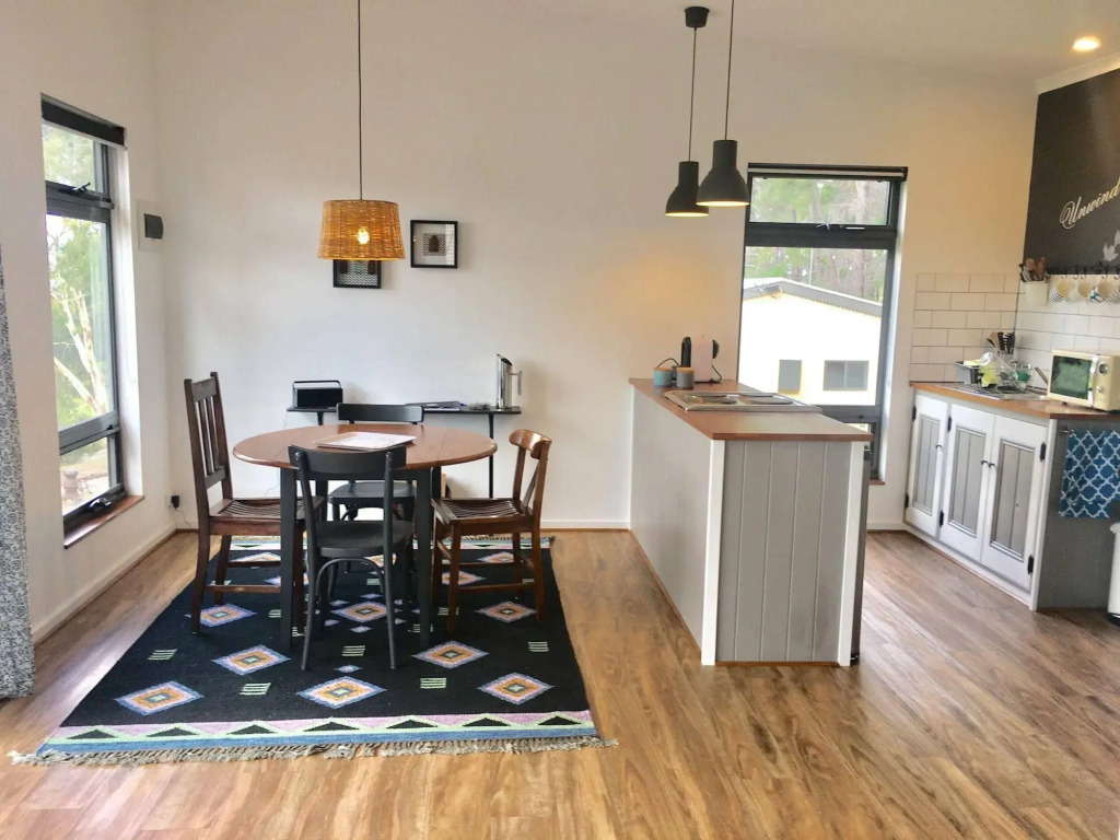 Karawatha Cottages B&B