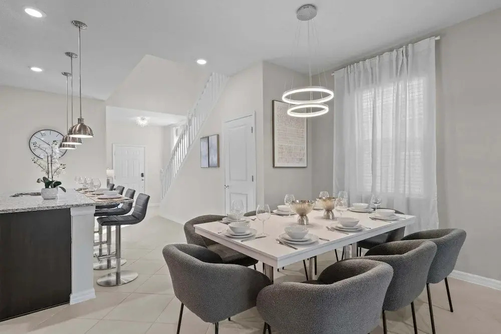 Chic 7bed With Private Pool Theme Bedrooms