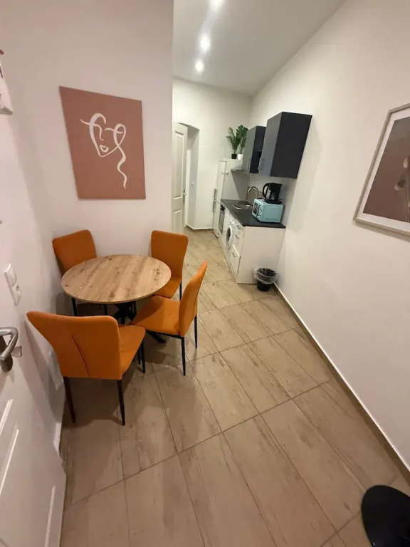 Bright 1BR Apt Near Top Vienna Sights