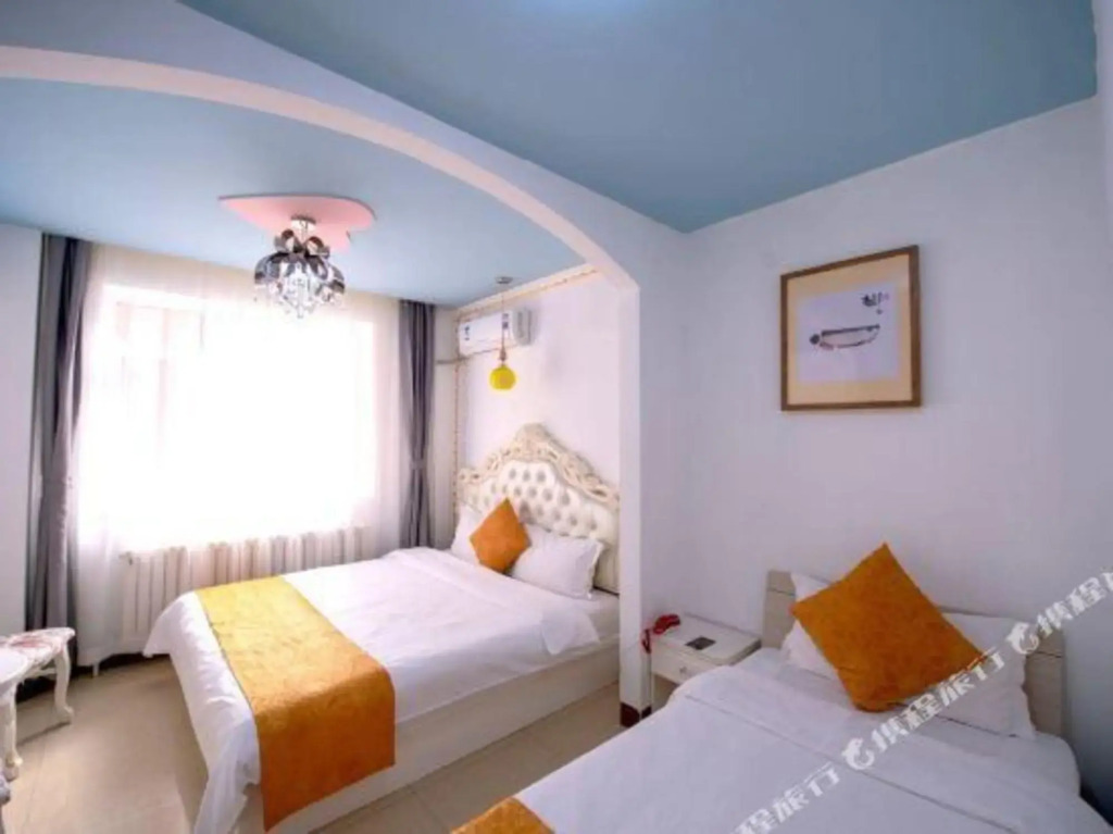 Helong Theme Hotel (Dalian Hua'nan Square)