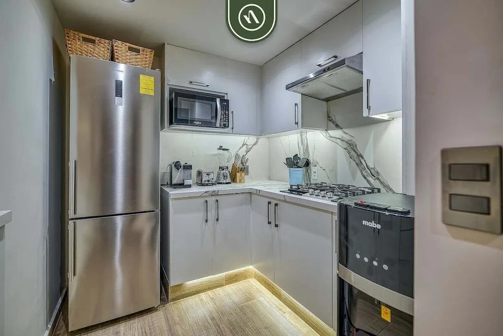 3BR Condo With Private Balcony - Pool - Marina`