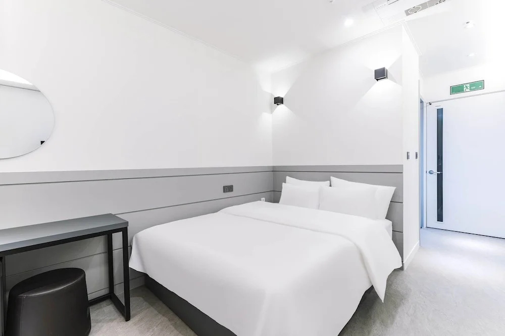 Rich stay hotel