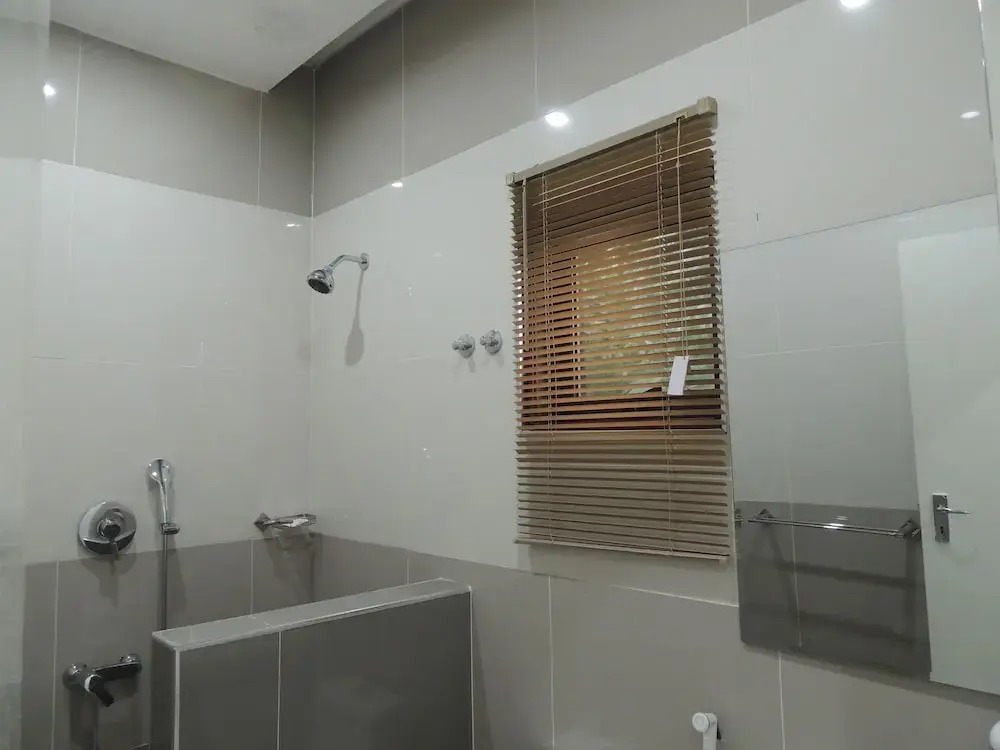 4040 Accomodation