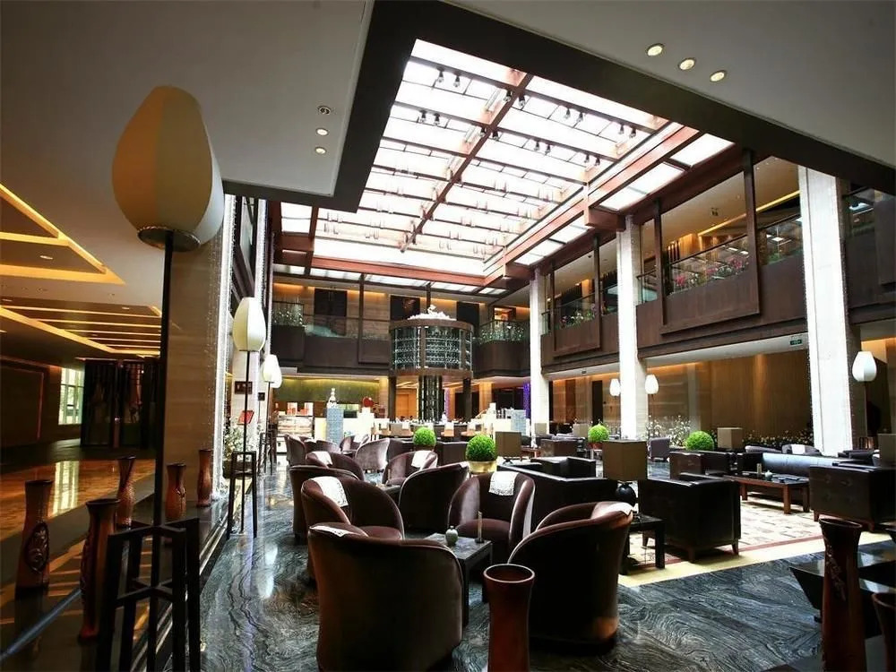 Mirror Lake Hotel