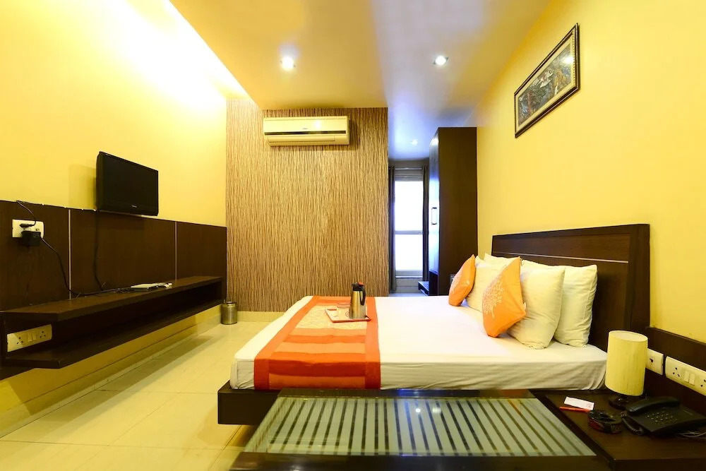 Pelican Hotel by OYO Rooms