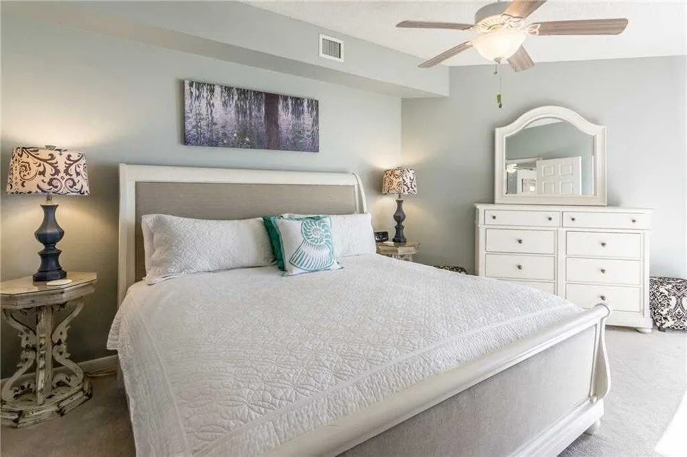 Seachase 504E - 3 Br condo by RedAwning