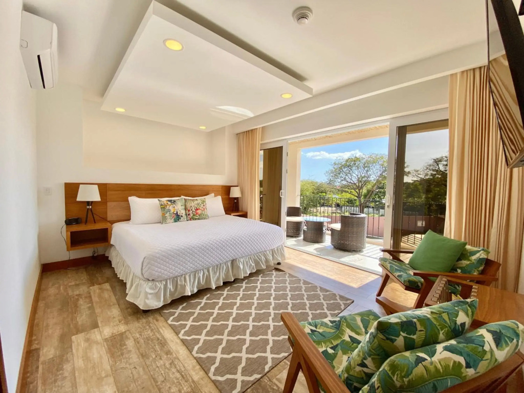 Tropical Luxury 2Bdr condo - Pool view - At the Beach